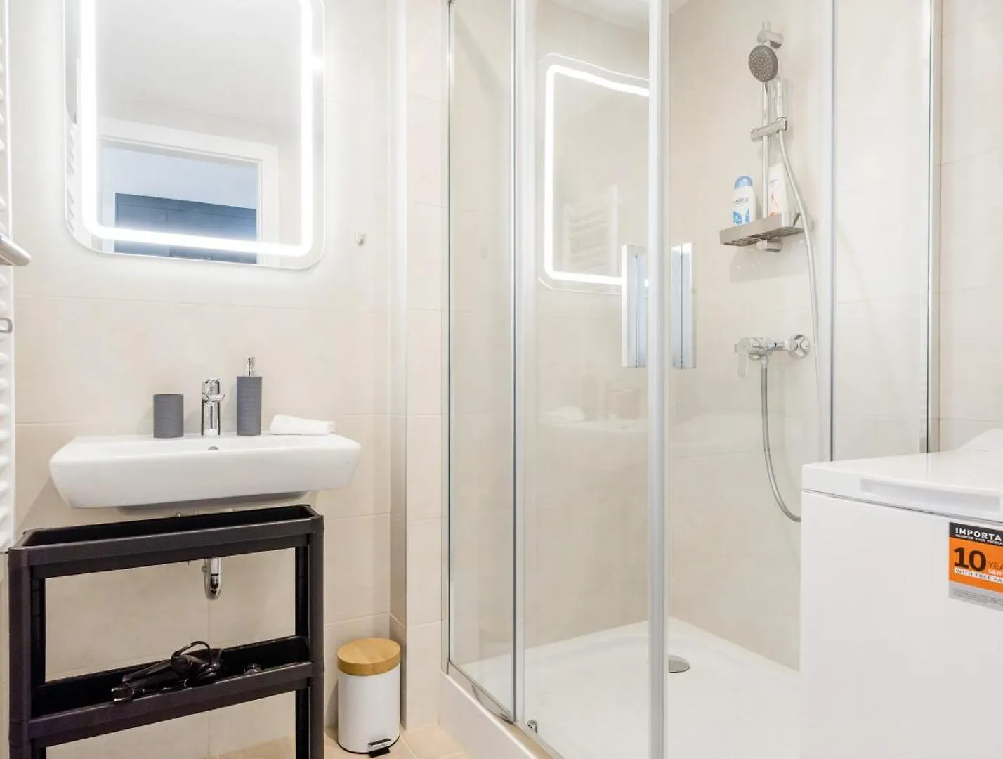 Sleek Apartment With Balcony And Parking Budapest 0*,