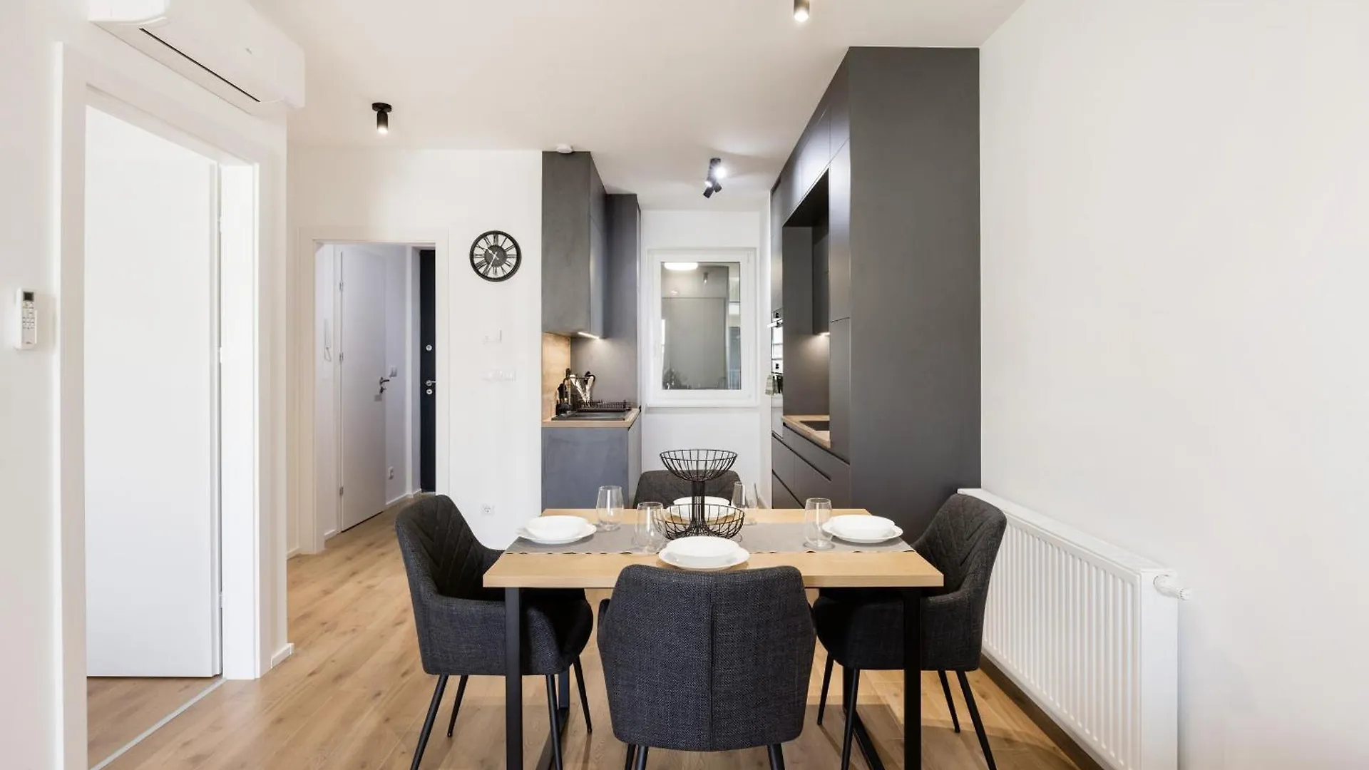 Sleek Apartment With Balcony And Parking Budapest