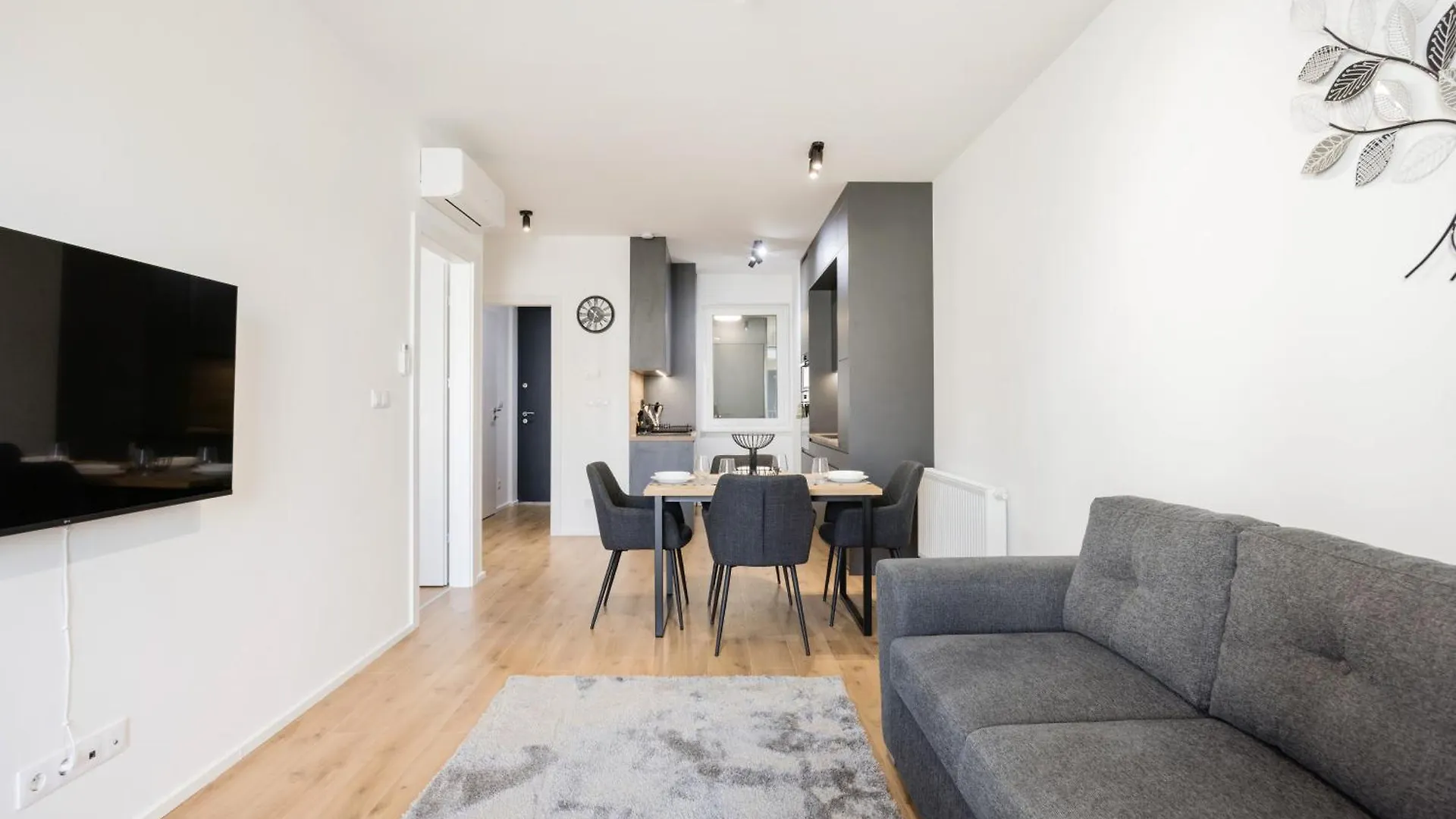 Sleek Apartment With Balcony And Parking Budapest