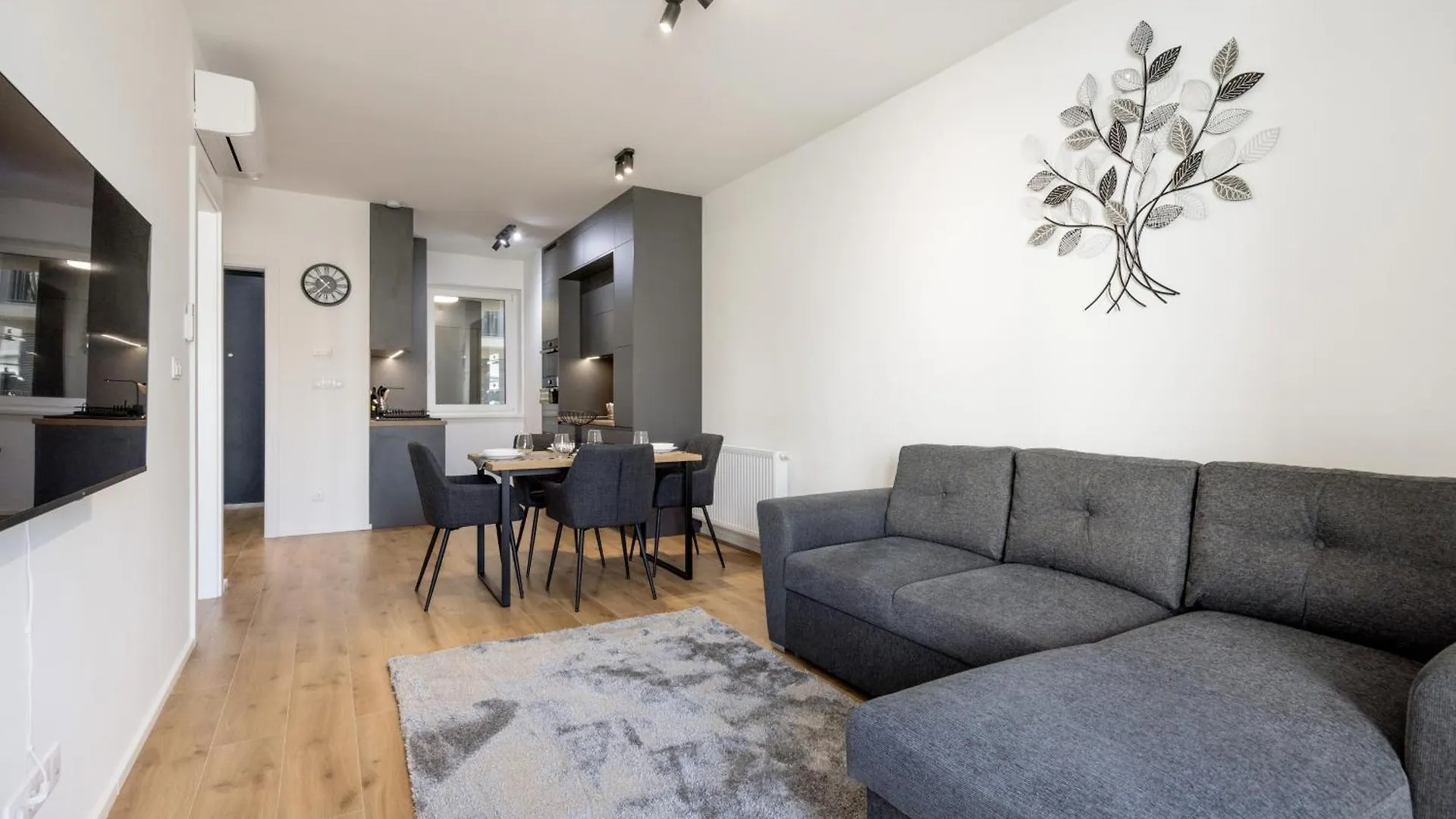 Sleek Apartment With Balcony And Parking Budapest